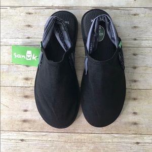 Sanuk Women’s Yoga Sling Sandals Size 9. Only worn twice. Excellent condition.